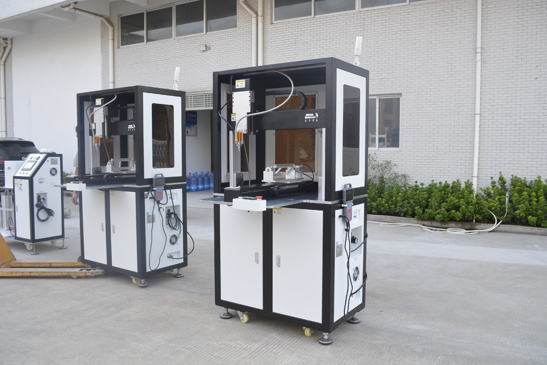 自動(dòng)點(diǎn)膠機(jī).jpg